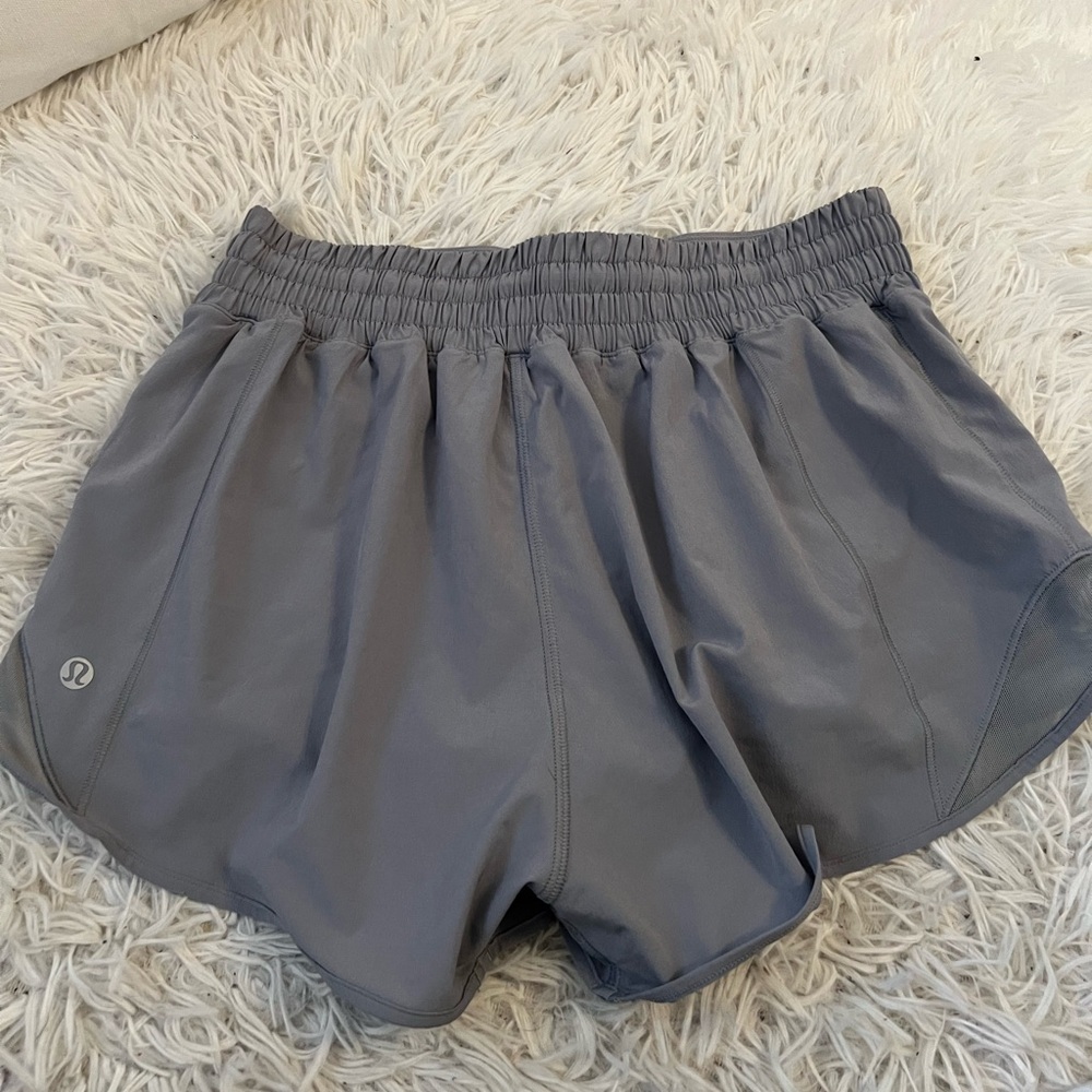 Lululemon: Hotty hot HR 2.5in inseam size 6 color rhino grey